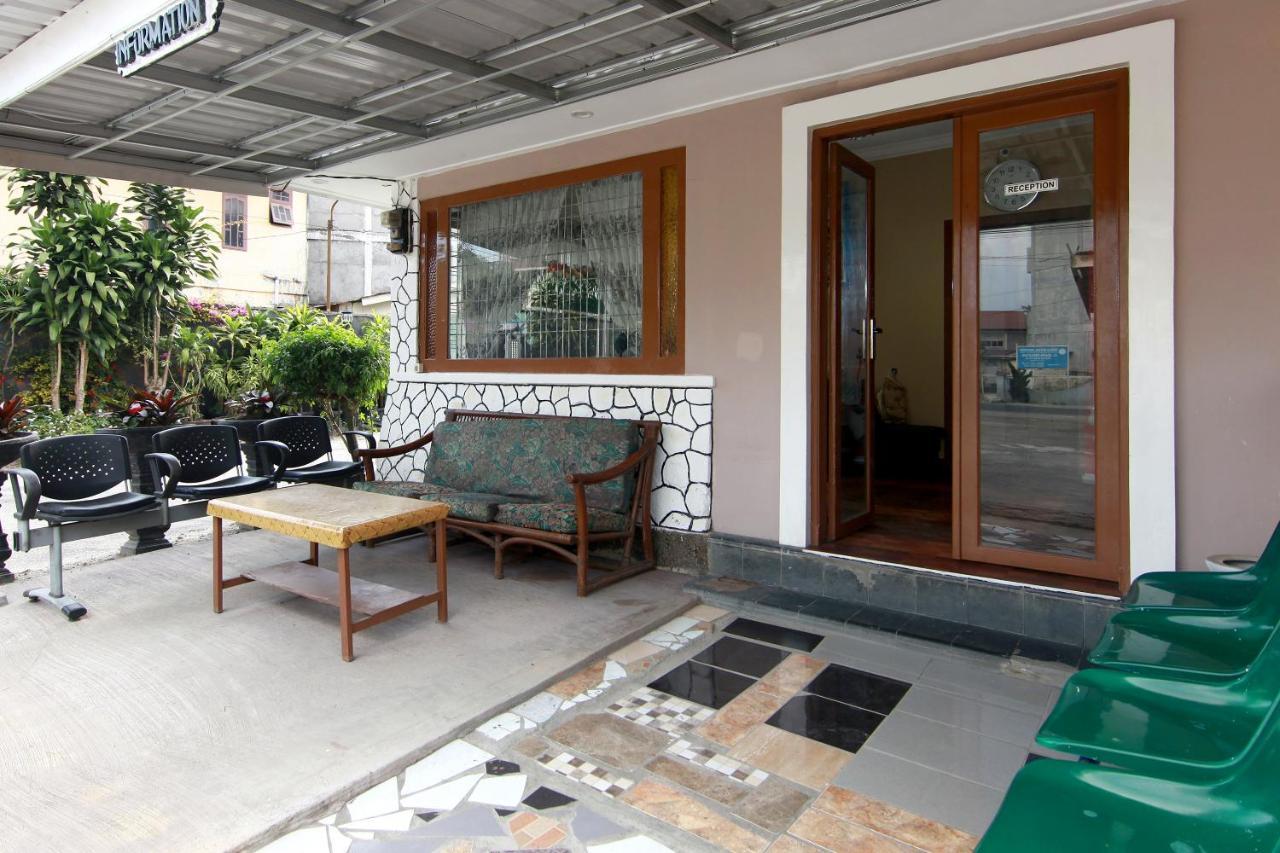 Oyo 799 Hotel Dieng Берастаги Экстерьер фото